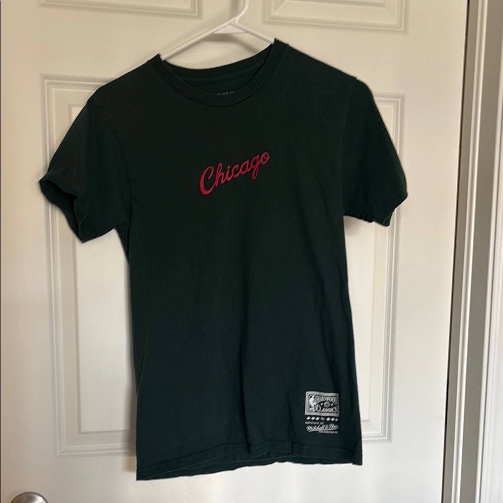 Mitchell & Ness Men’s S Green Chicago Bulls T-Shirt